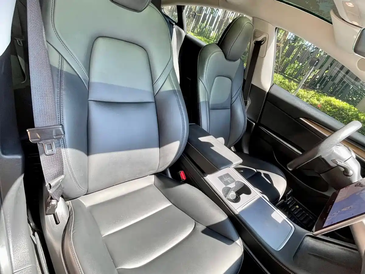 Фото 24 - Tesla Model 3