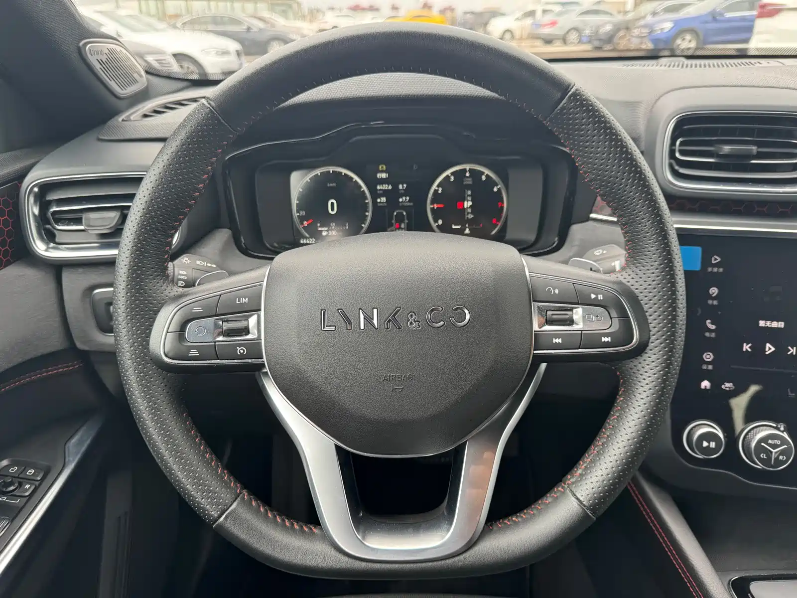صورة 10 - Lynk & Co 03