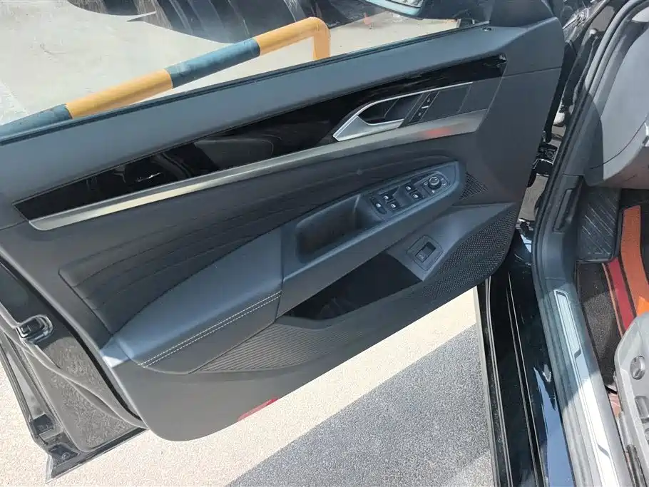 Volkswagen Passat 2025 Outstanding 380TSI Starlight Dragon Glory Edition фото 7
