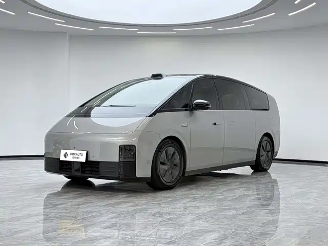 Li Auto MEGA Ultra