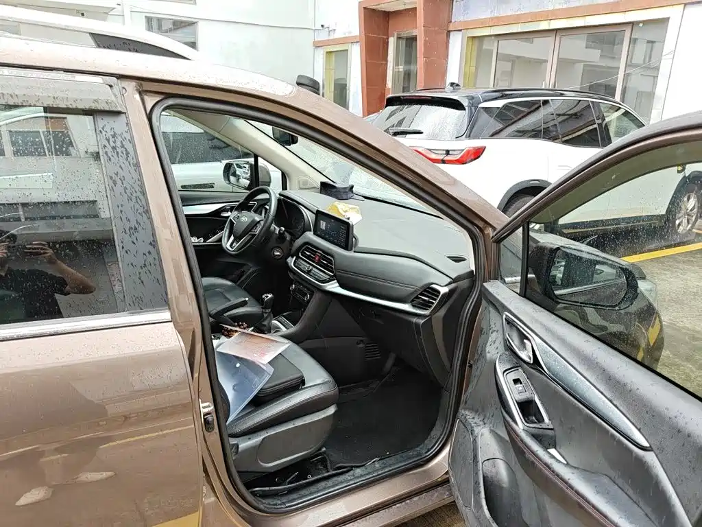 JAC Motors JAC Refine R3 2019 2018 1.6L Manual Luxury Sunroof