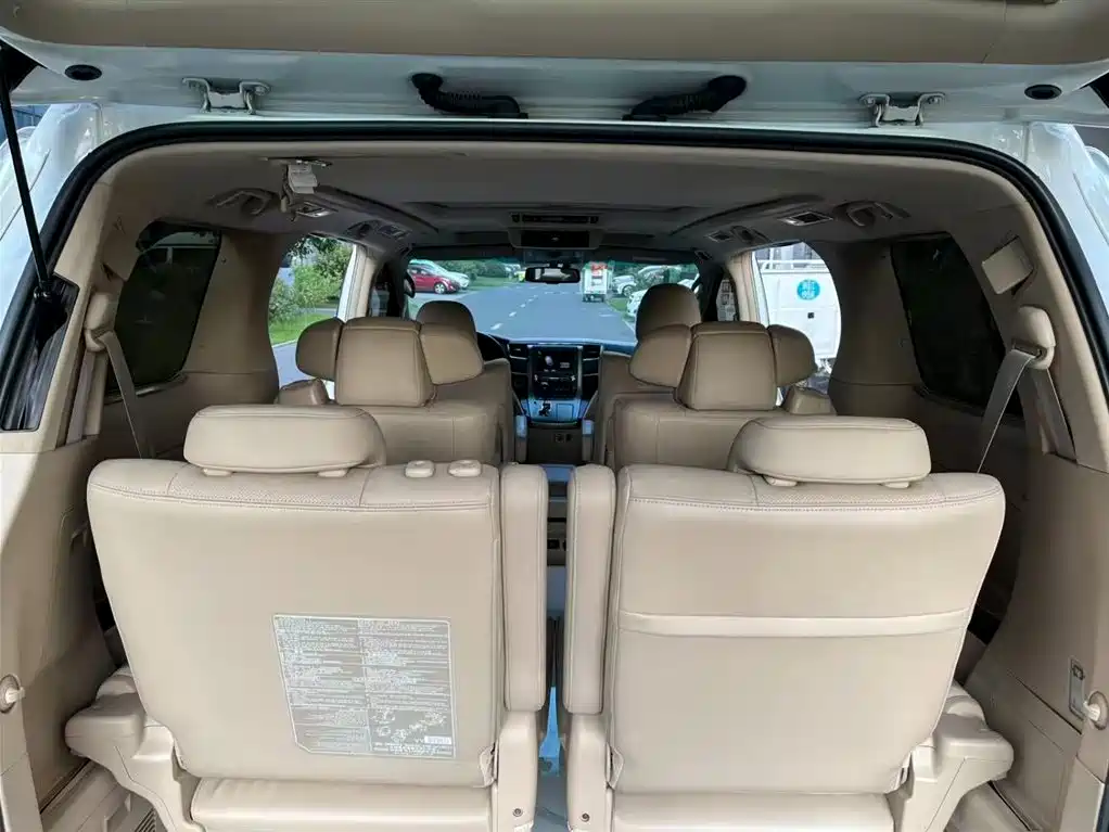 Toyota Alphard фото 13