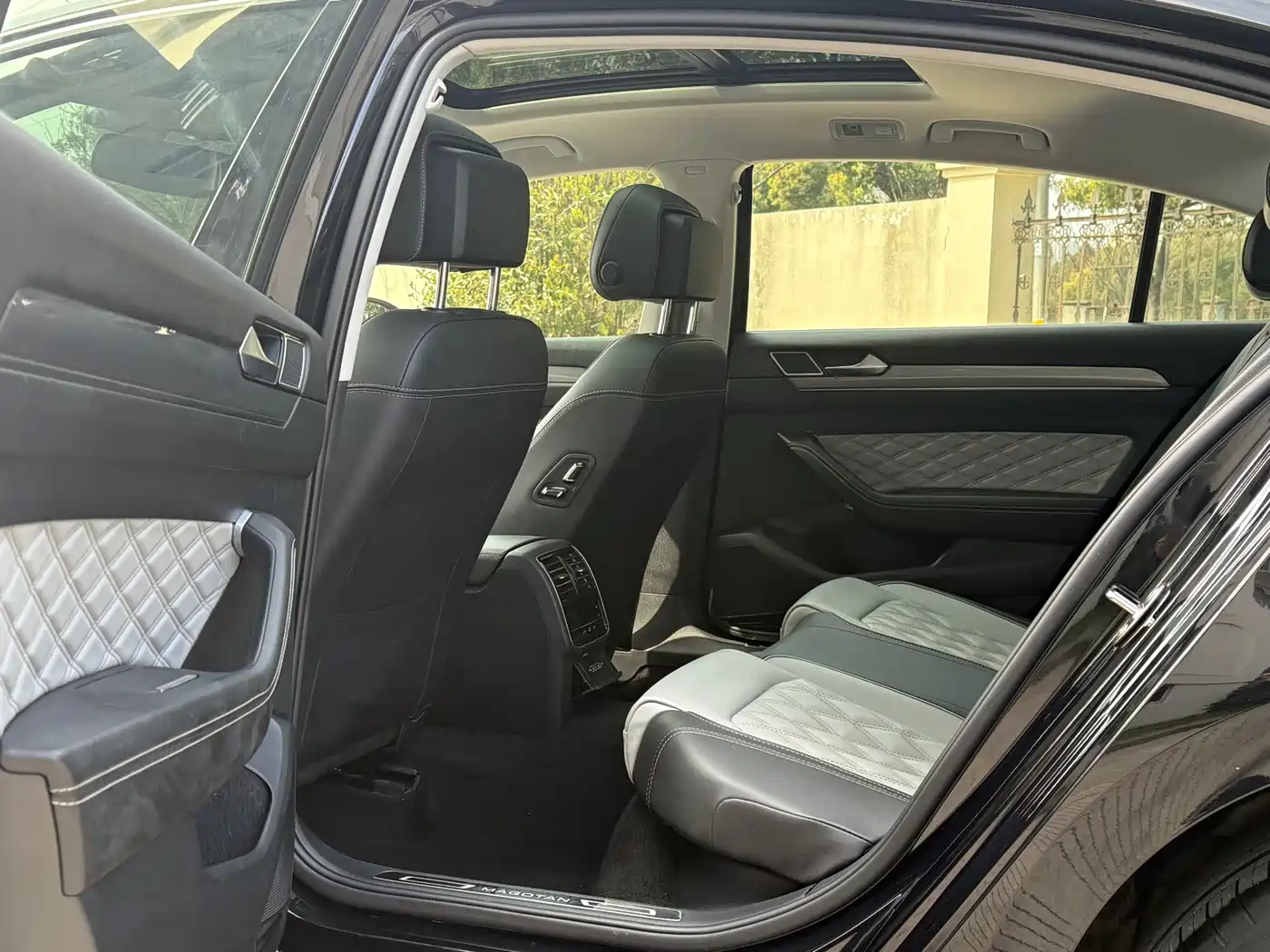 Volkswagen Magotan 2023 2 Million Units Anniversary Edition 330TSI DSG Leading Type фото 8