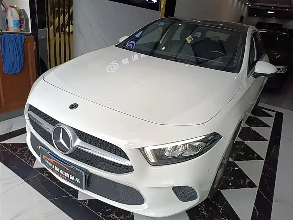 Mercedes-Benz A-Class (Import) 2019 A 200 Dynamic Version фото 2