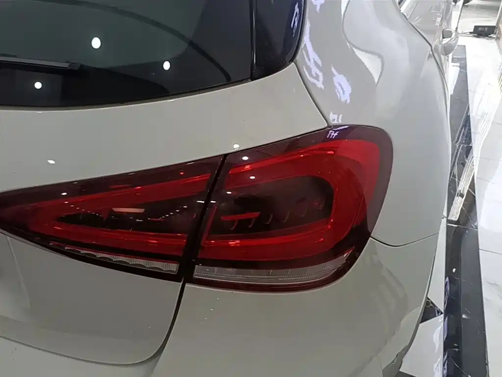 Mercedes-Benz A-Class (Import) 2019 A 200 Dynamic Version фото 8
