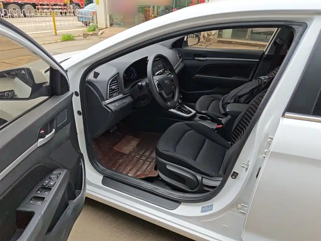 Hyundai Elantra 2016 Model 1.6L Automatic Smart Elite фото 15