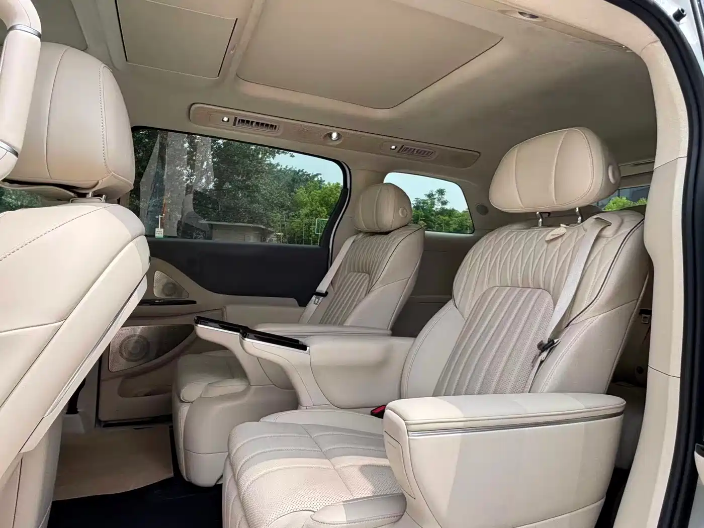 Voyah Auto Voyah Dreamer 2025 PHEV AWD Flagship Kunpeng Edition фото 6