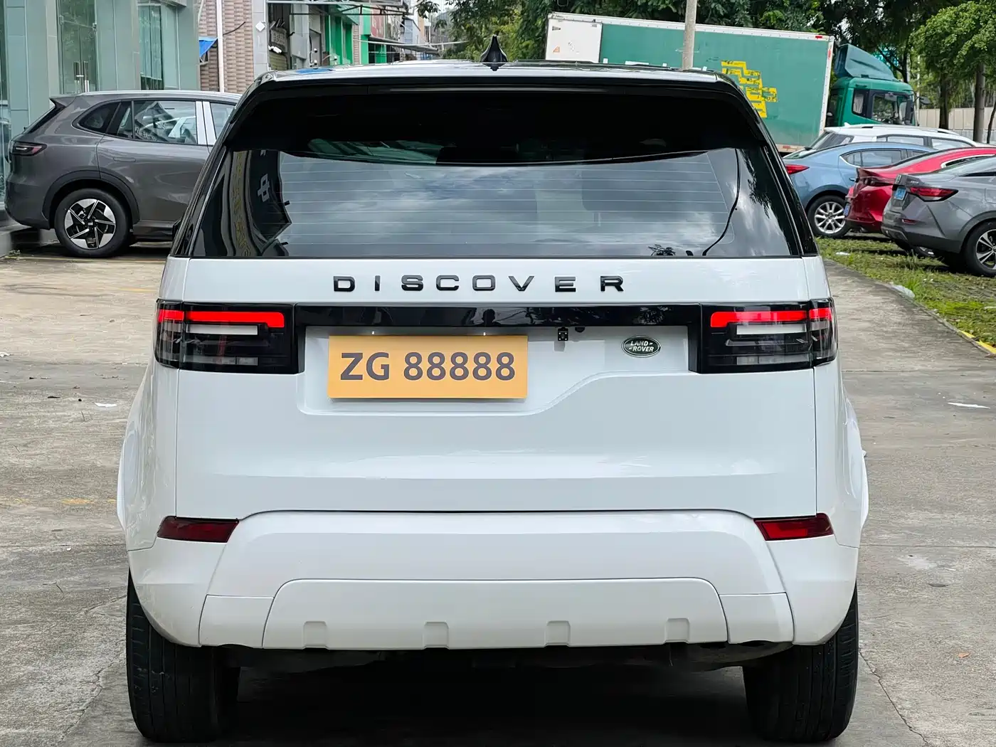 Land Rover Discovery 2018 2.0T SE фото 5