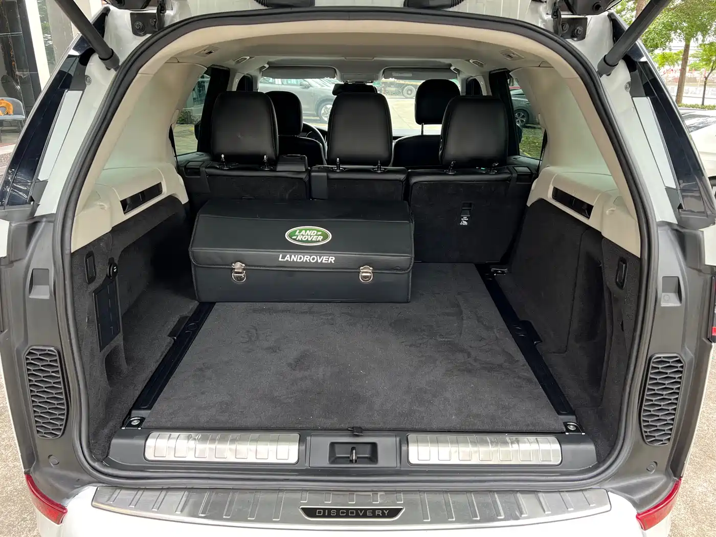 Land Rover Discovery 2018 2.0T SE фото 10
