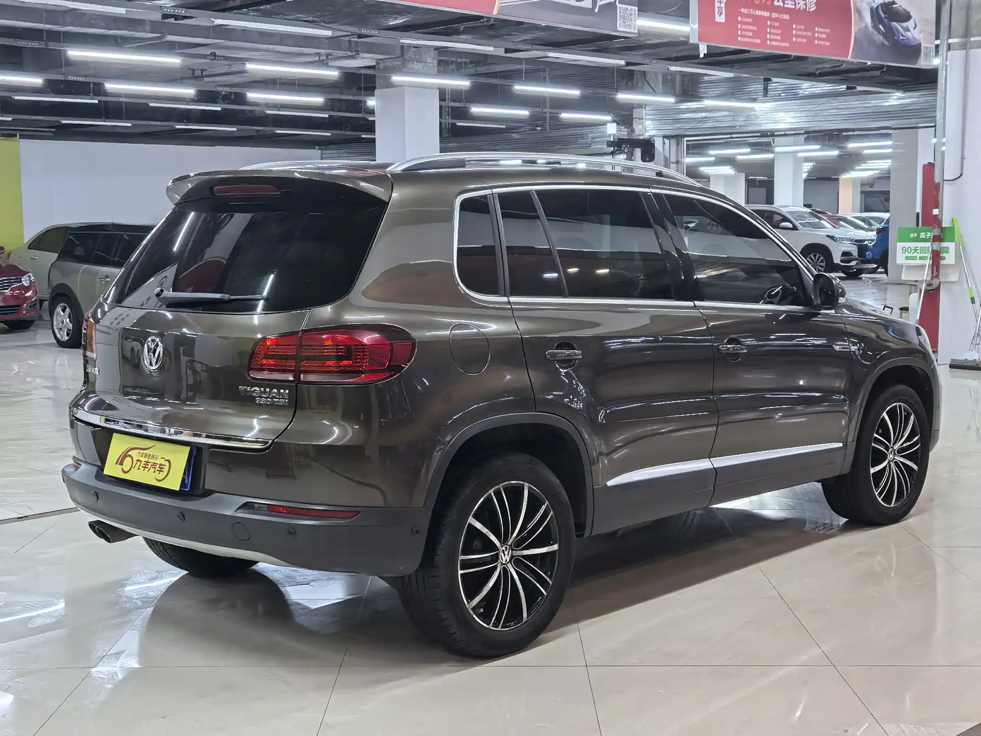Фото 4 - Volkswagen Tiguan
