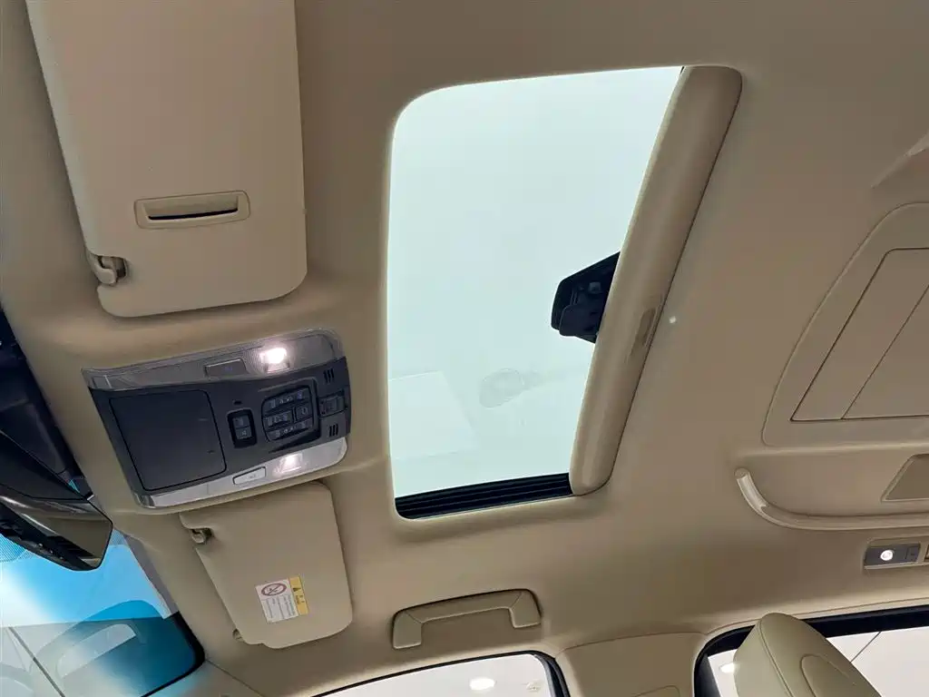 Toyota Alphard 2021 Hybrid 2.5L Luxury фото 20