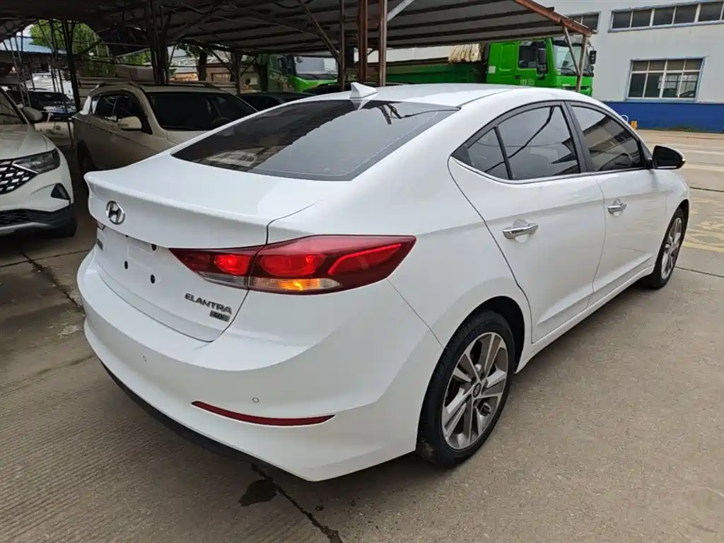 Hyundai Elantra 2016 Model 1.6L Automatic Smart Elite фото 7