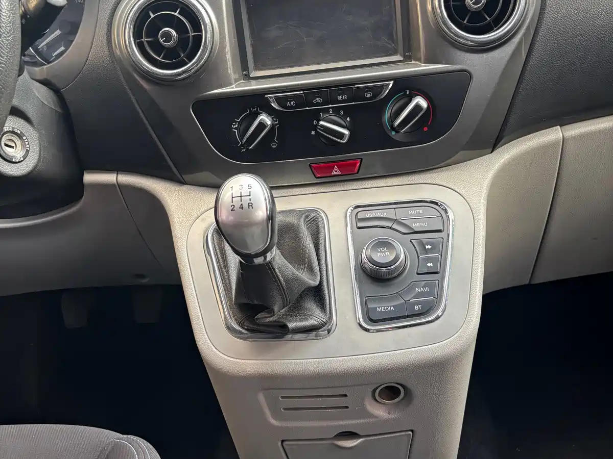 Фото 10 - JAC Refine M3