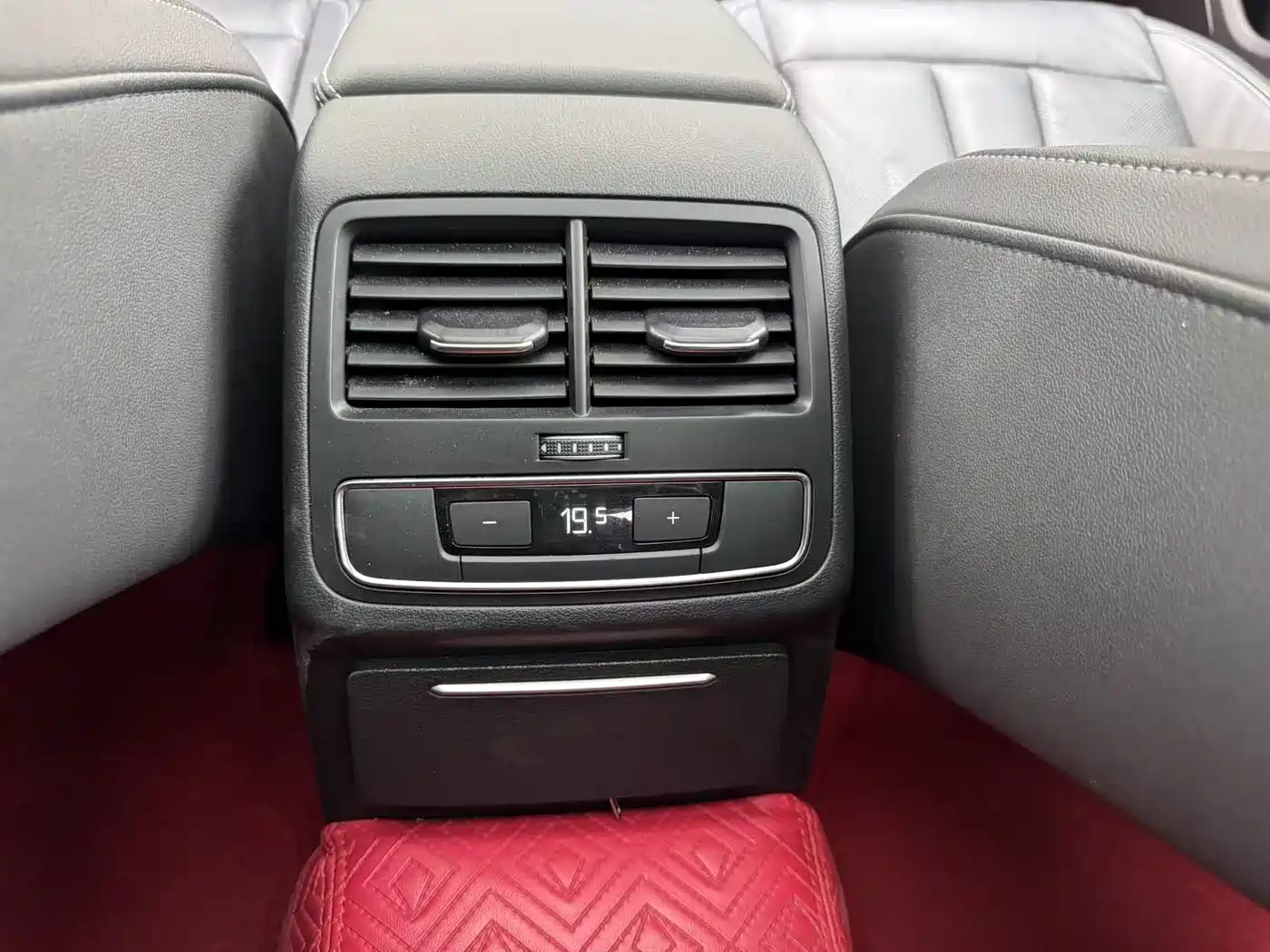 Audi A4L 2020 40 TFSI Luxury Elegance фото 9
