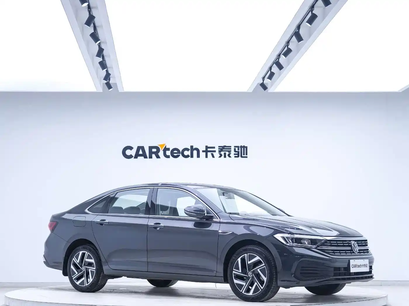 Volkswagen Sagitar 2025 Model Year 3rd Facelift 300TSI DSG Surpassing Edition фото 7