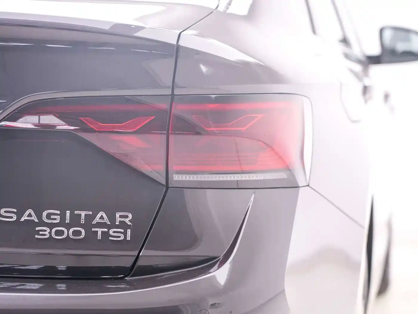 Volkswagen Sagitar 2025 Model Year 3rd Facelift 300TSI DSG Surpassing Edition фото 14