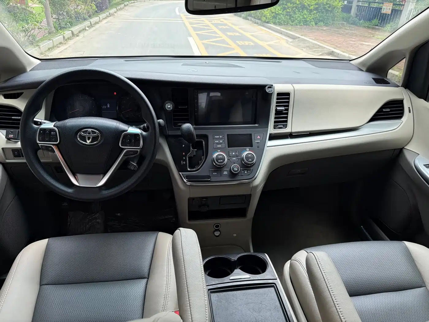 Toyota Sienna 2015 3.5L 2WD L фото 5