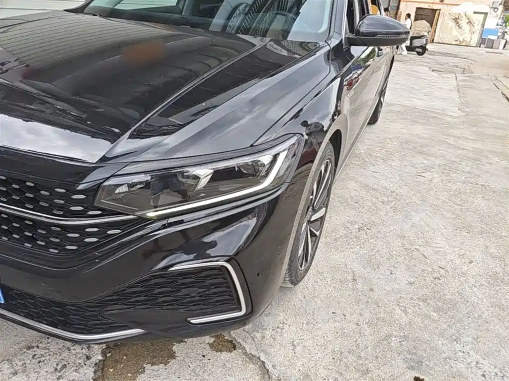 Volkswagen Passat 2022 330TSI Starlight Elite Edition фото 24