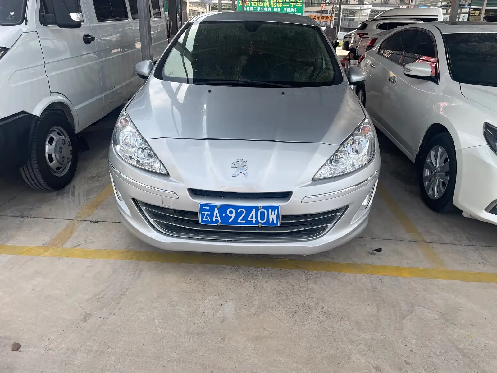 Photo 2 - Peugeot 408