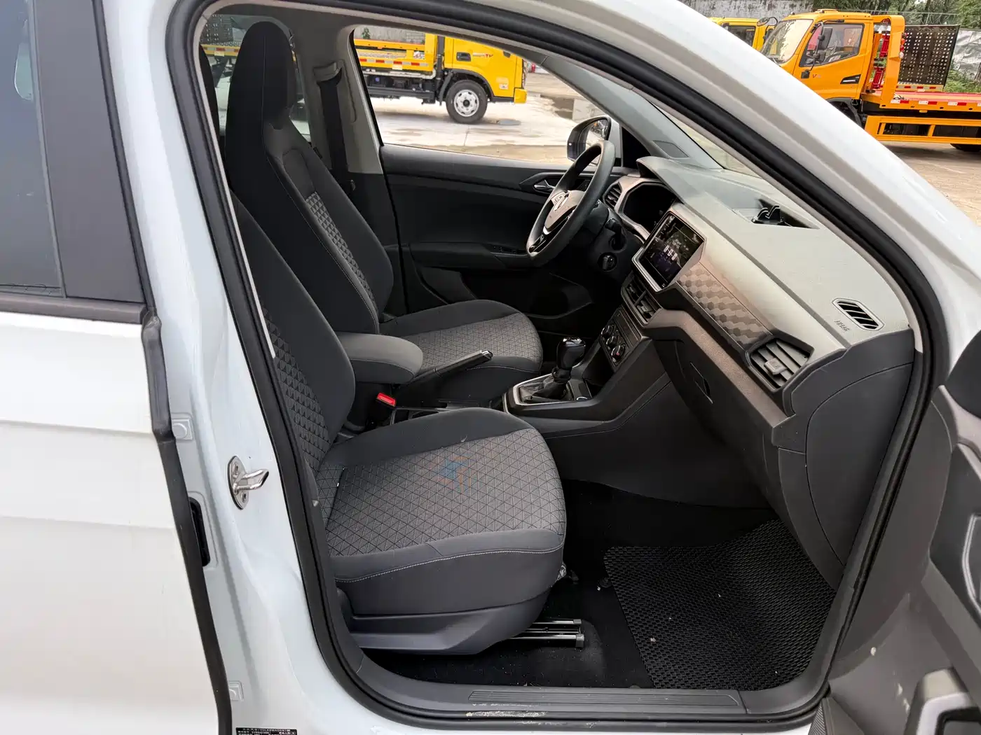Volkswagen T-Cross 2023 Facelift 1.5L Automatic Trend Edition фото 9