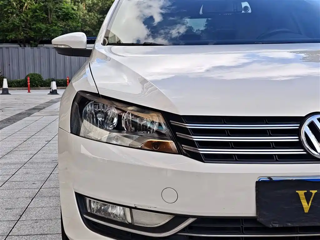 Volkswagen Passat 2011 1.8TSI DSG Honor Edition фото 4