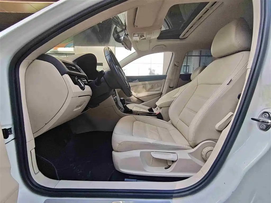 Volkswagen Passat 2011 1.8TSI DSG Honor Edition фото 6