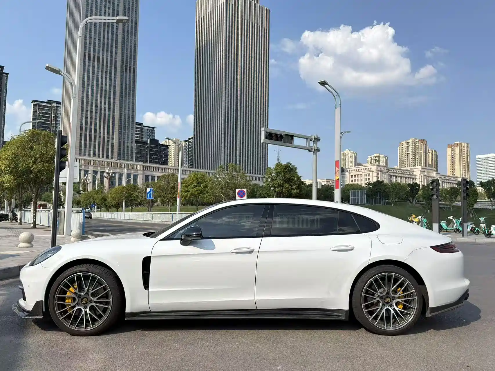 Фото 3 - Porsche Panamera New Energy