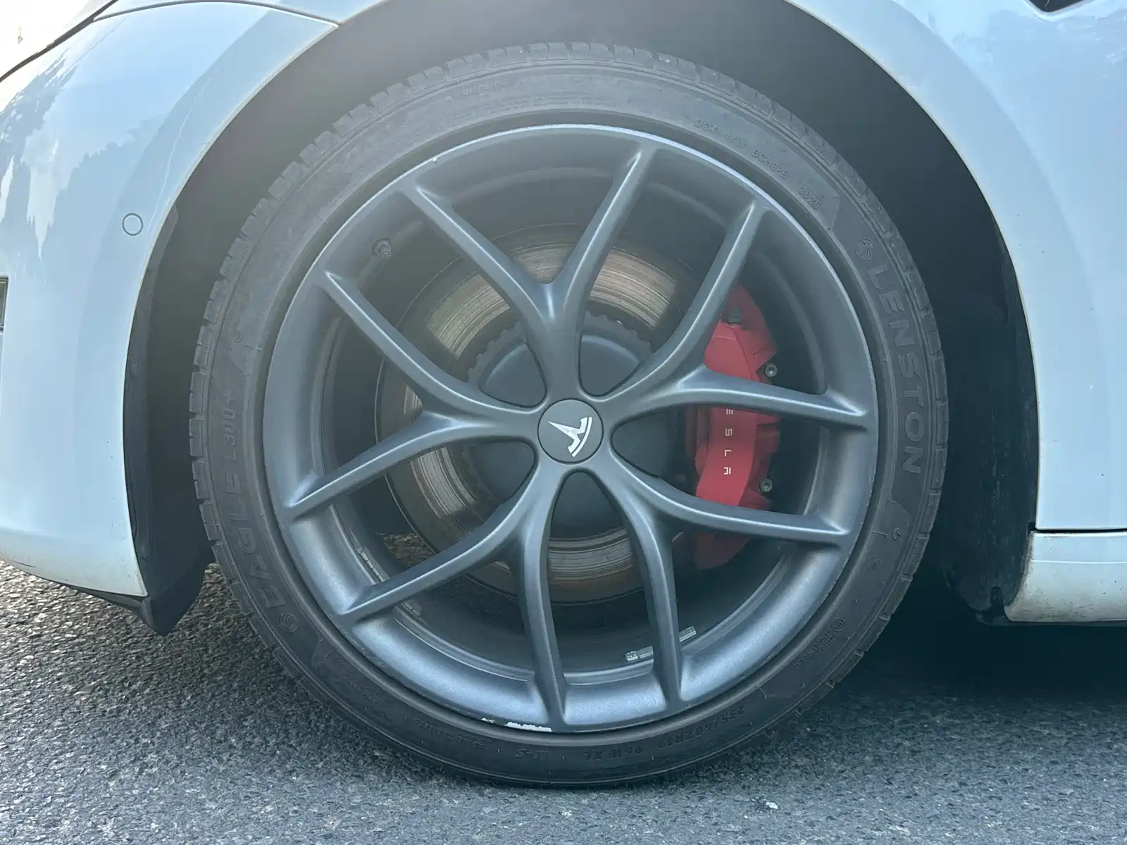 Фото 6 - Tesla Model 3