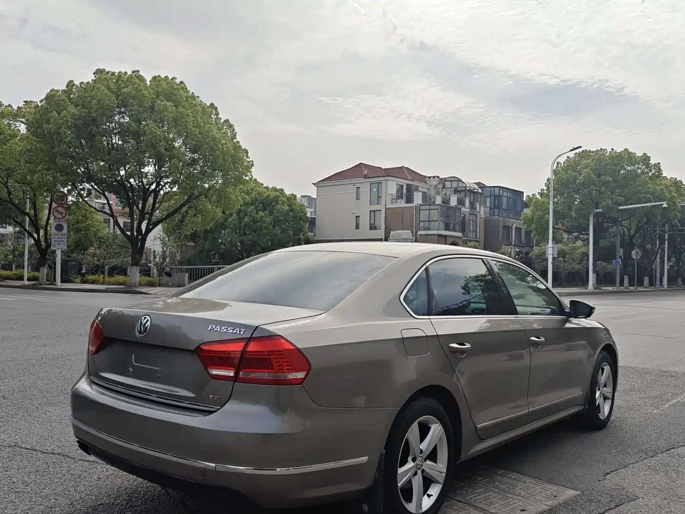 Volkswagen Passat 2013 1.8TSI DSG Yuzun фото 4