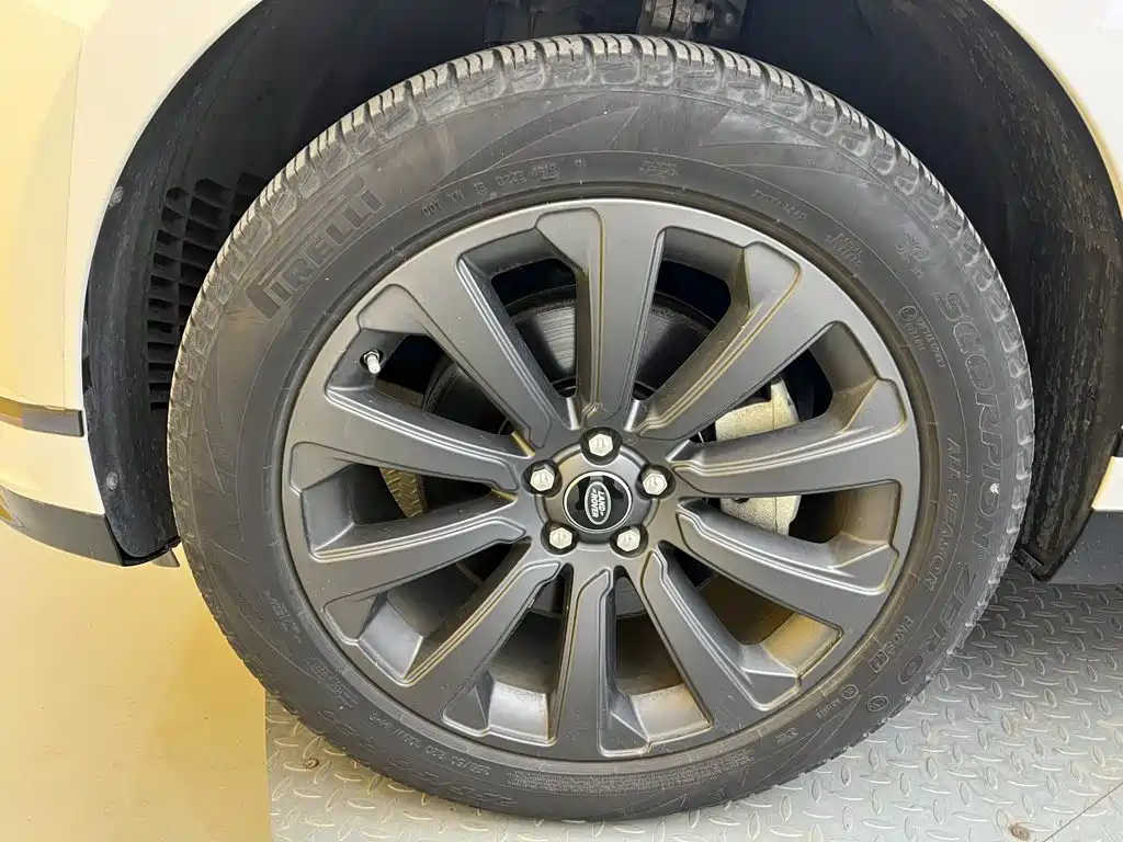 Фото 9 - Land Rover Range Rover Velar