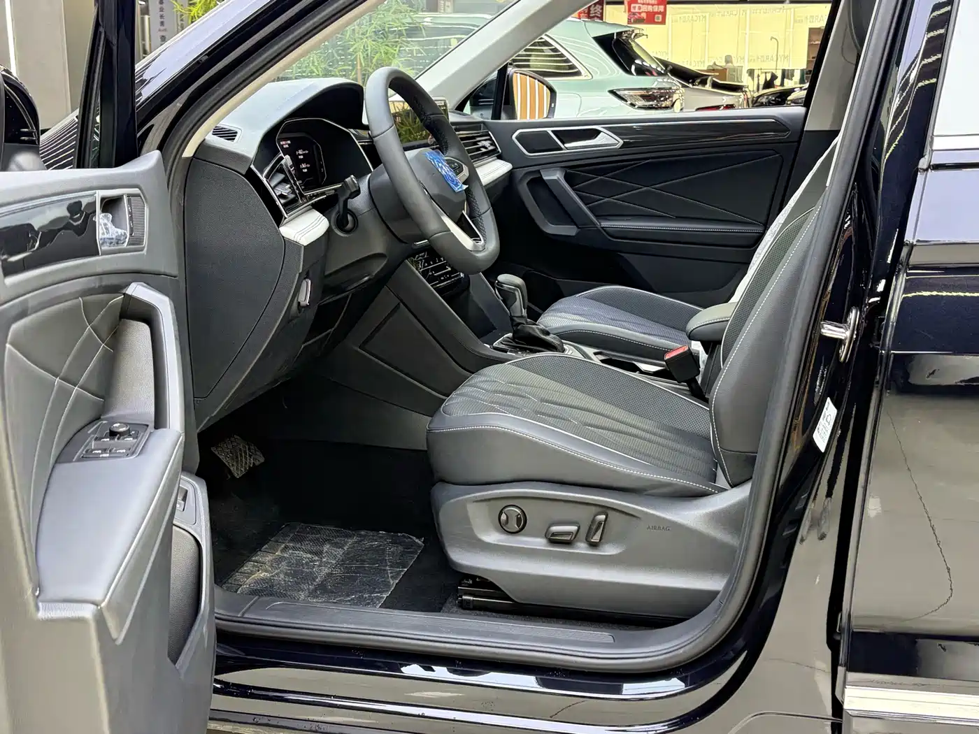 2025 Volkswagen Tiguan L PHEV