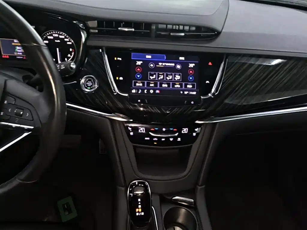 CADILLAC XT6