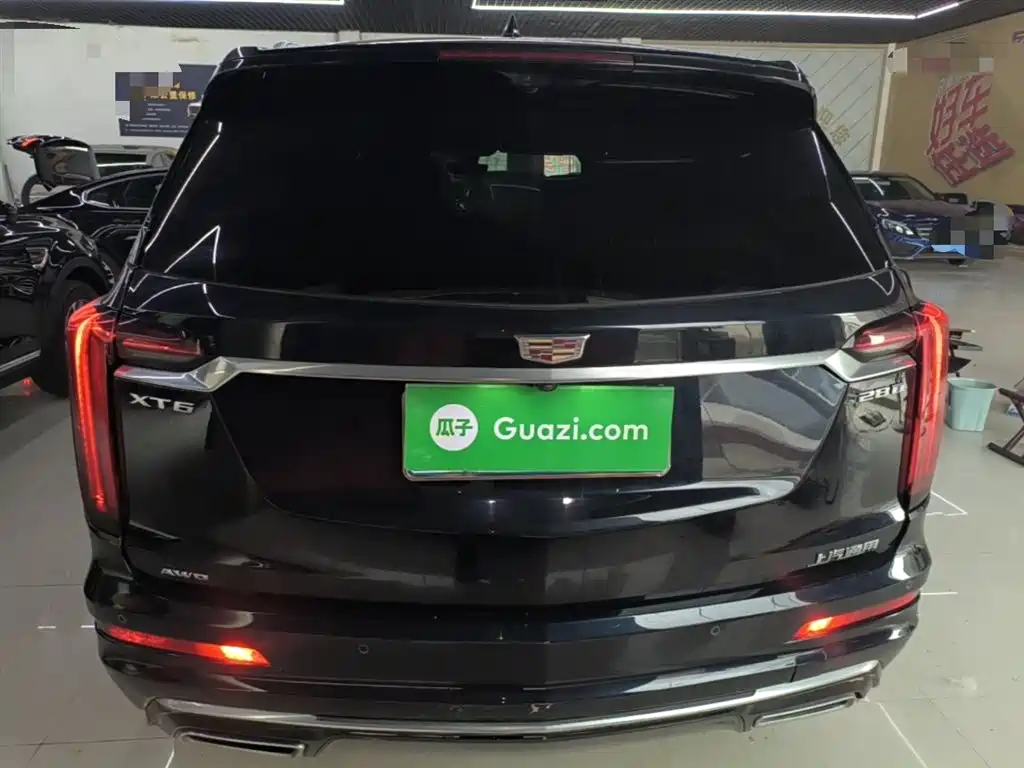 CADILLAC XT6