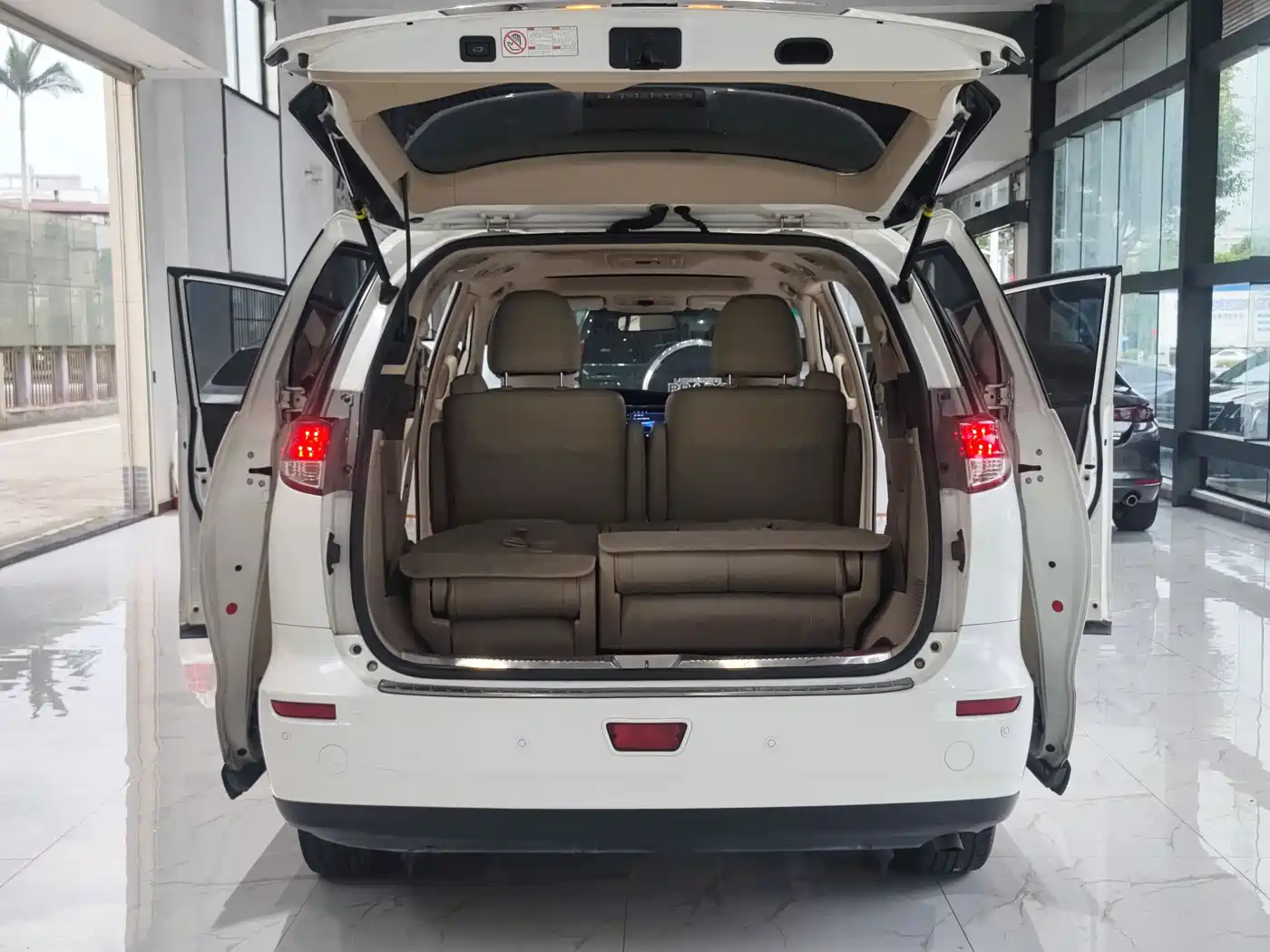 Toyota Previa 2012 2.4L 7-Seater Luxury Edition фото 14