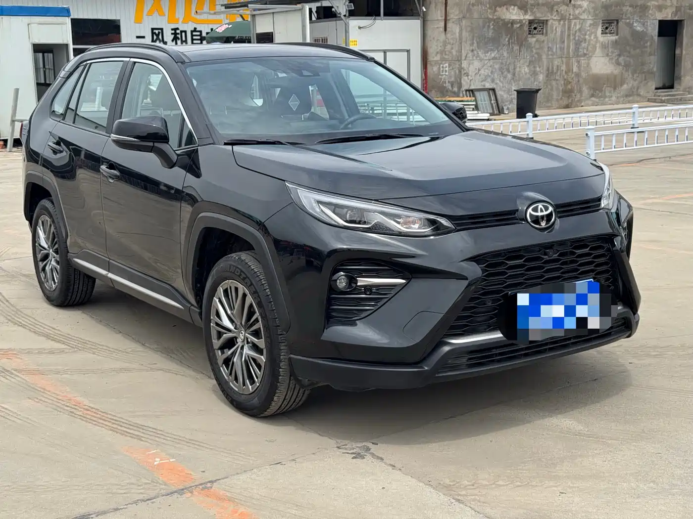 Toyota Wildlander 2023 2.0L CVT AWD Luxury PLUS фото 3