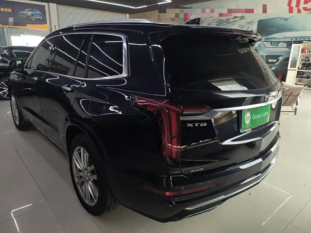 CADILLAC XT6