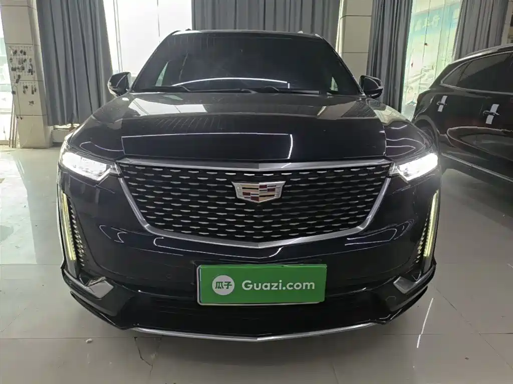 CADILLAC XT6