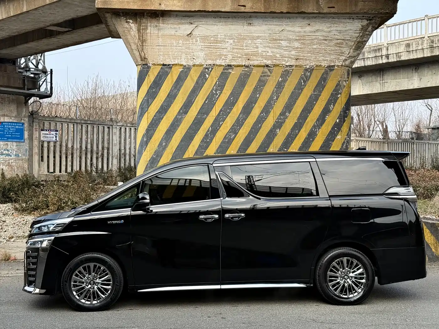 Toyota Vellfire 2021 Crown Hybrid 2.5L HV Supreme Edition фото 6