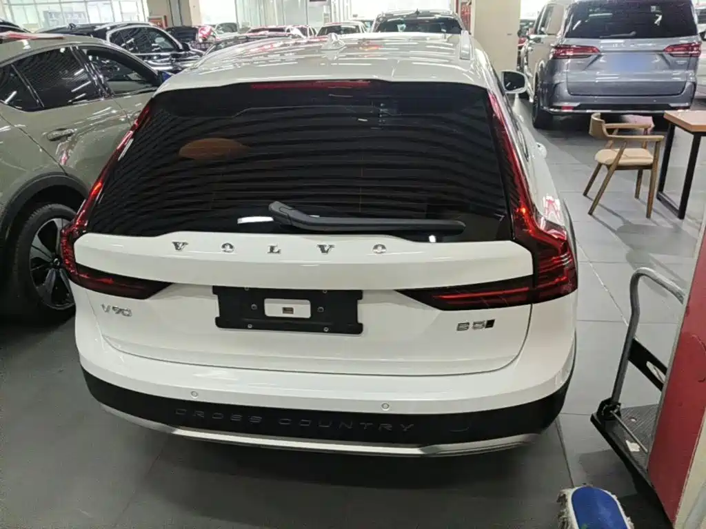 Volvo V90 2023 2023 Cross Country B5 AWD Smart Distance Edition