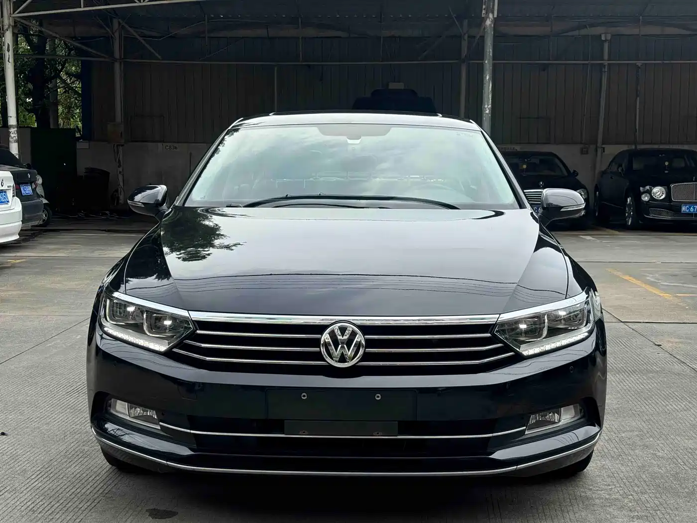 Volkswagen Magotan 2018 Facelift 330TSI DSG Luxury фото 2