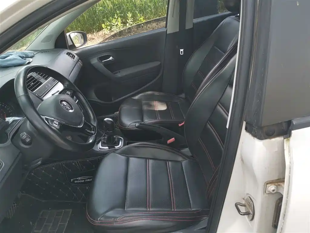 Volkswagen Polo 2016 1.6L Automatic Comfort фото 8