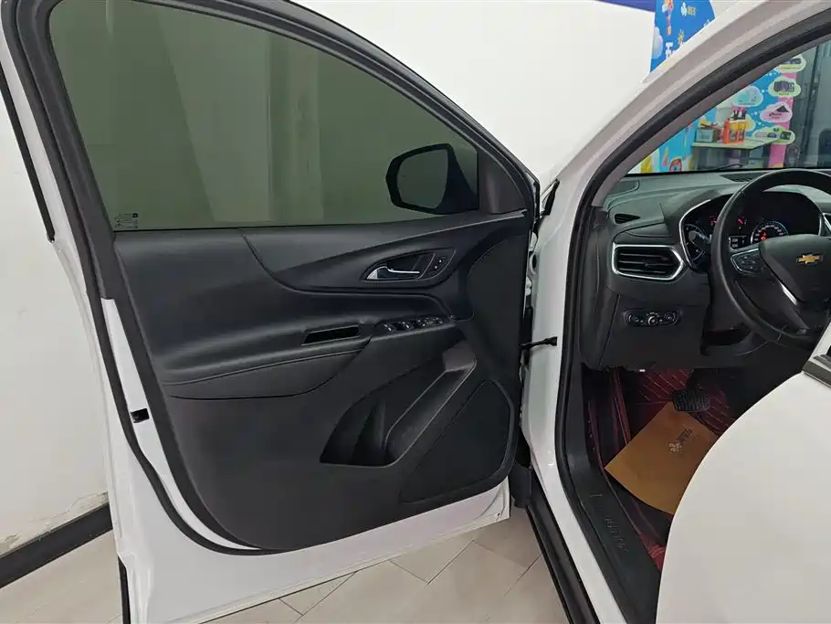 Chevrolet Equinox 2018 550T Automatic 4WD Pioneer Edition фото 7