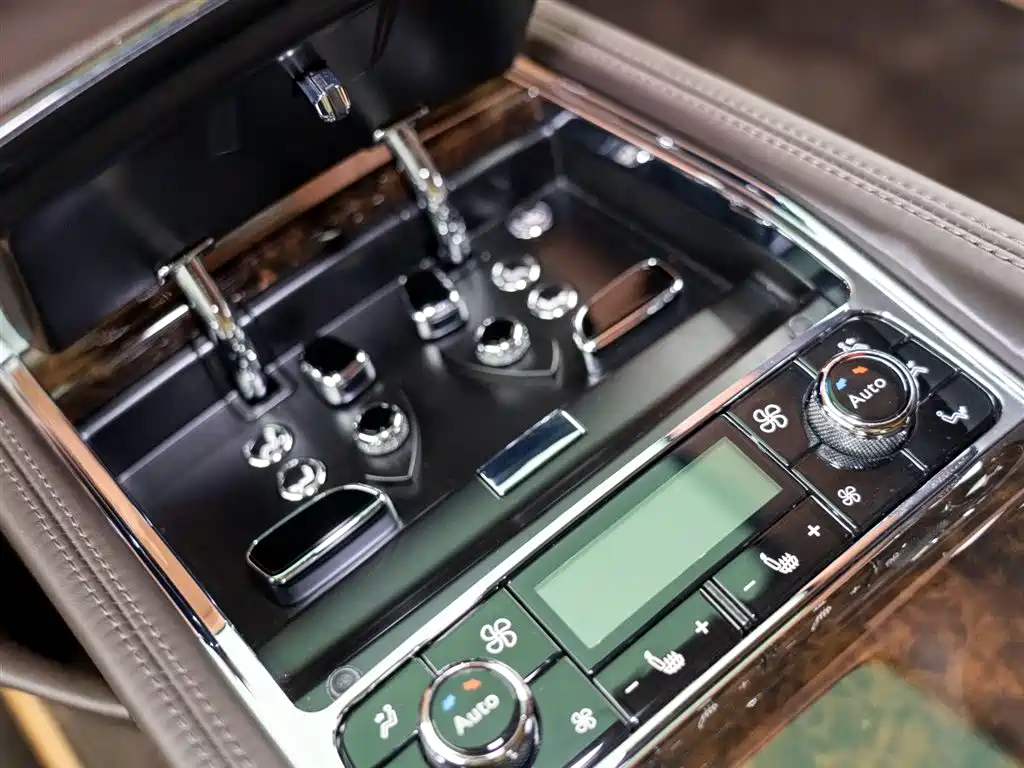 Bentley Mulsanne 2017 6.8T Long Wheelbase фото 16