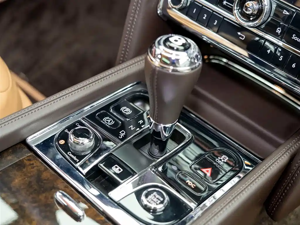 Bentley Mulsanne 2017 6.8T Long Wheelbase фото 20