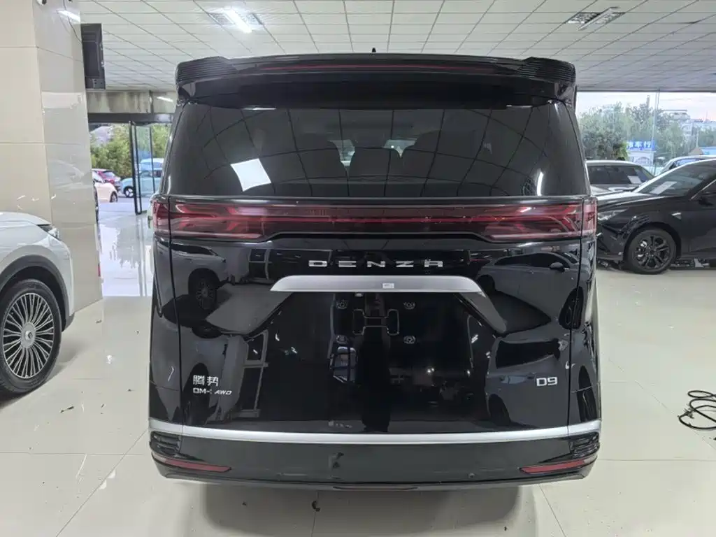 Denza D9 2023 2022 DM-i 970 AWD Flagship