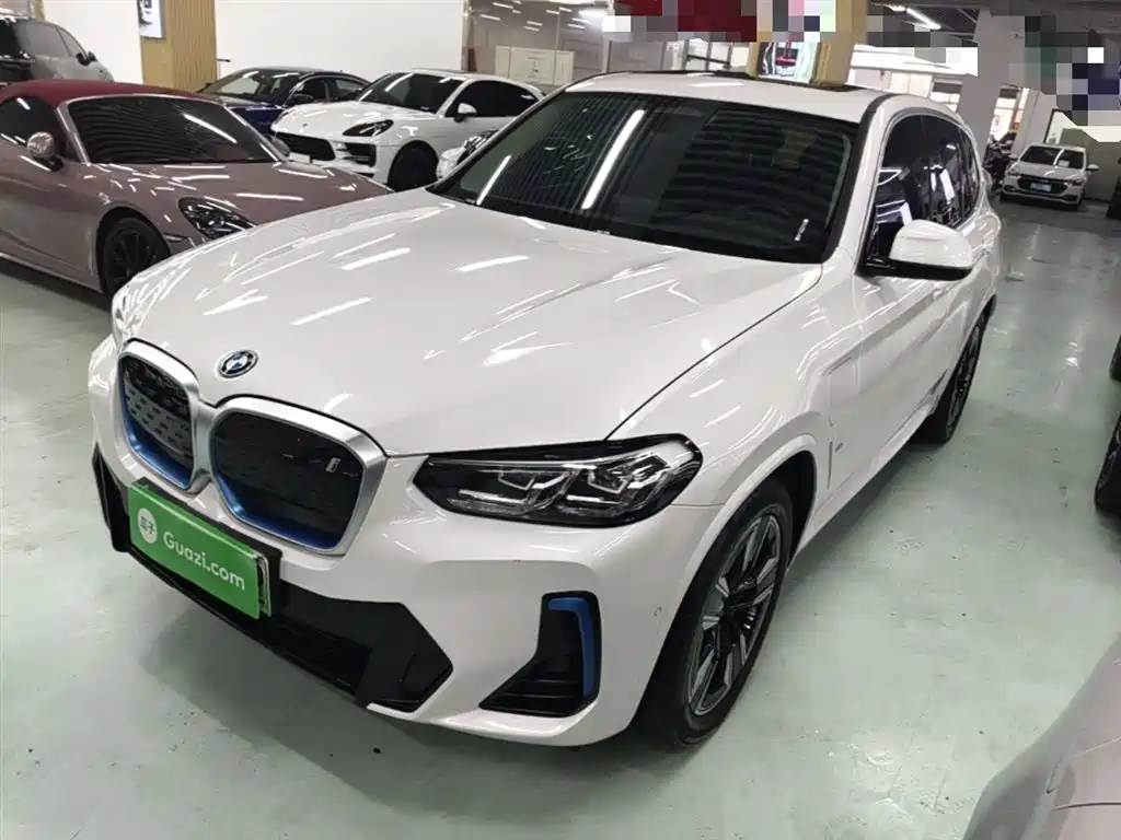 BMW iX3 2022 Leading Edition