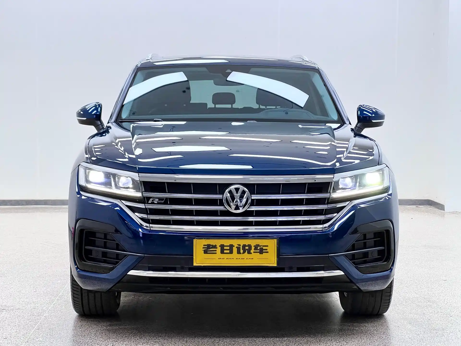 Фото 3 - Volkswagen Touareg