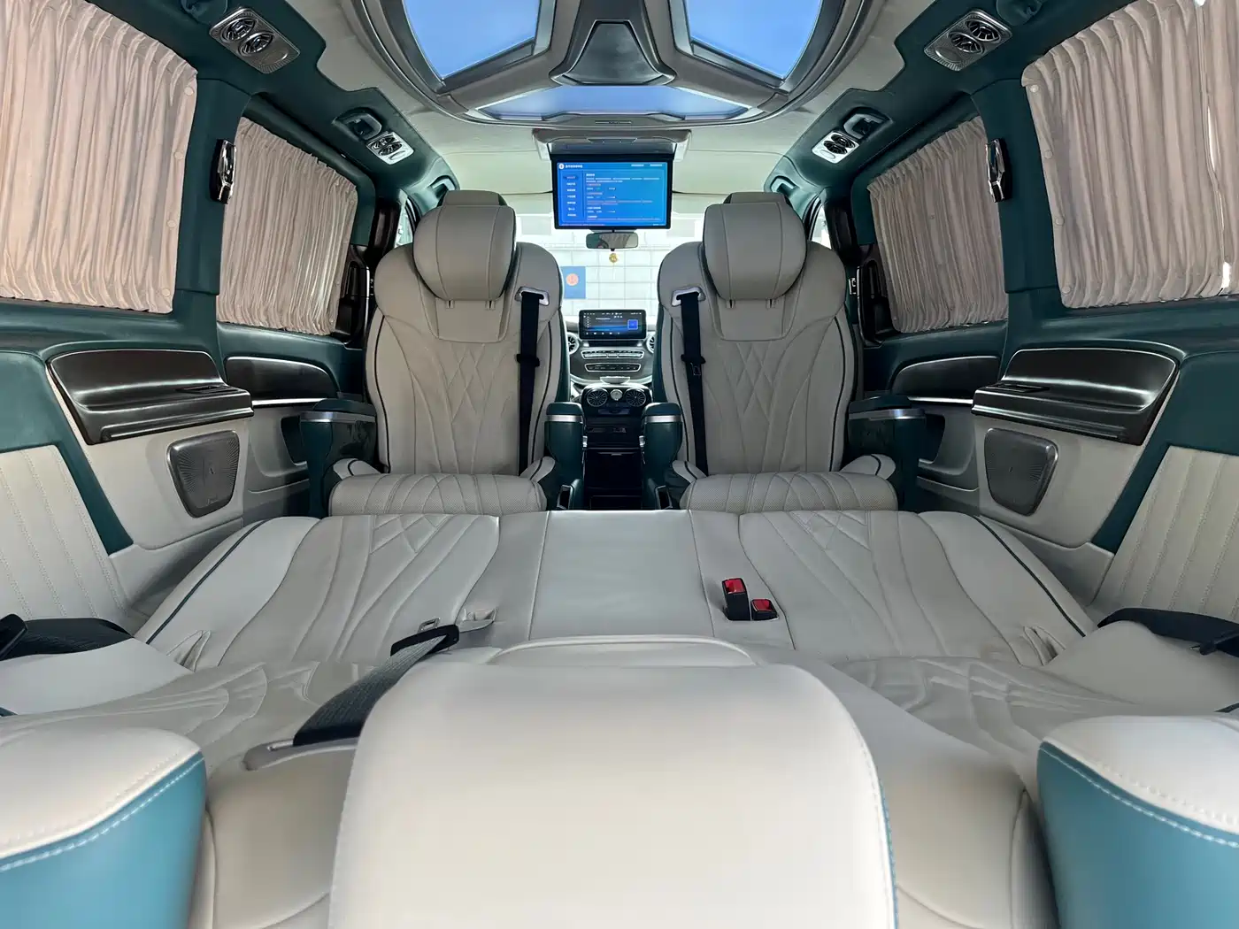 Mercedes-Benz Vito 2023 2.0T Business 7-Seater фото 12