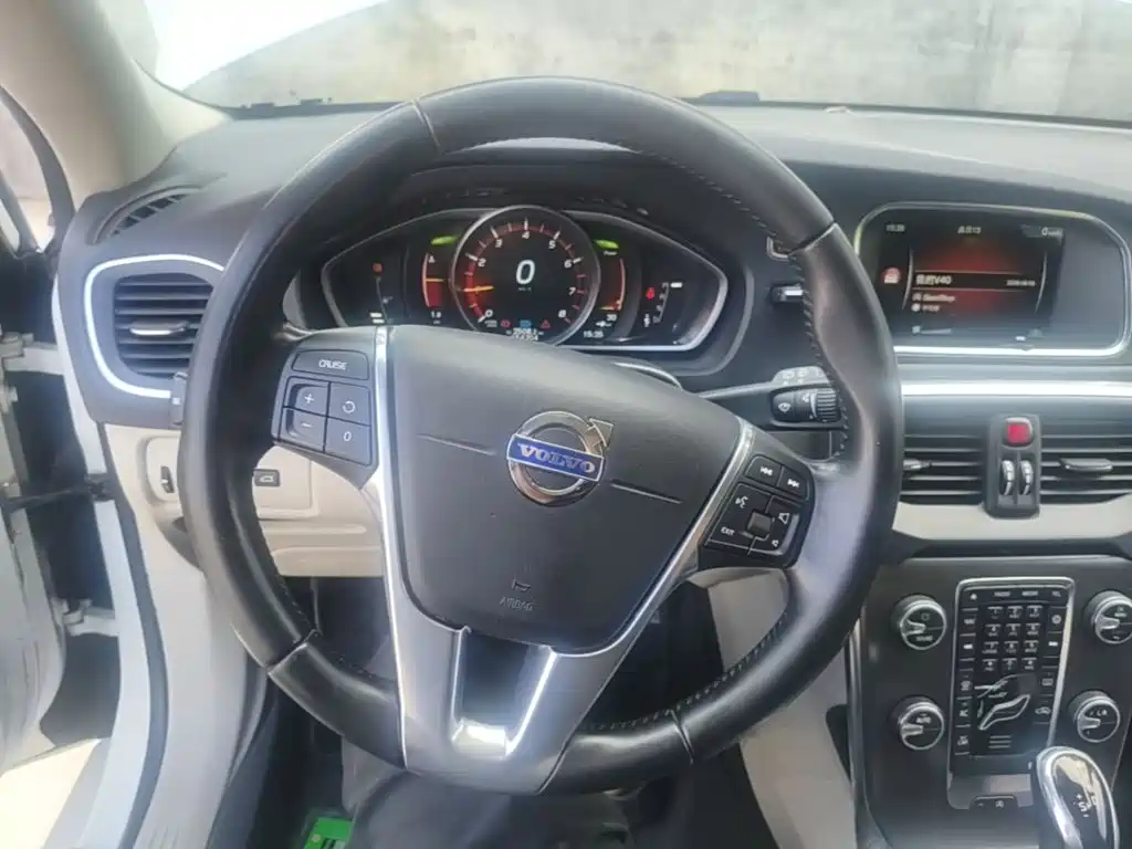 Volvo V40 2015 2015 1.6T Smart Comfort Edition