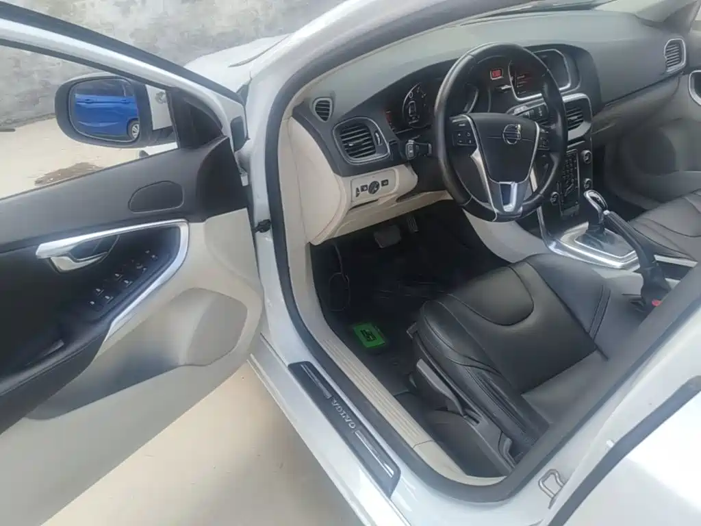 Volvo V40 2015 2015 1.6T Smart Comfort Edition